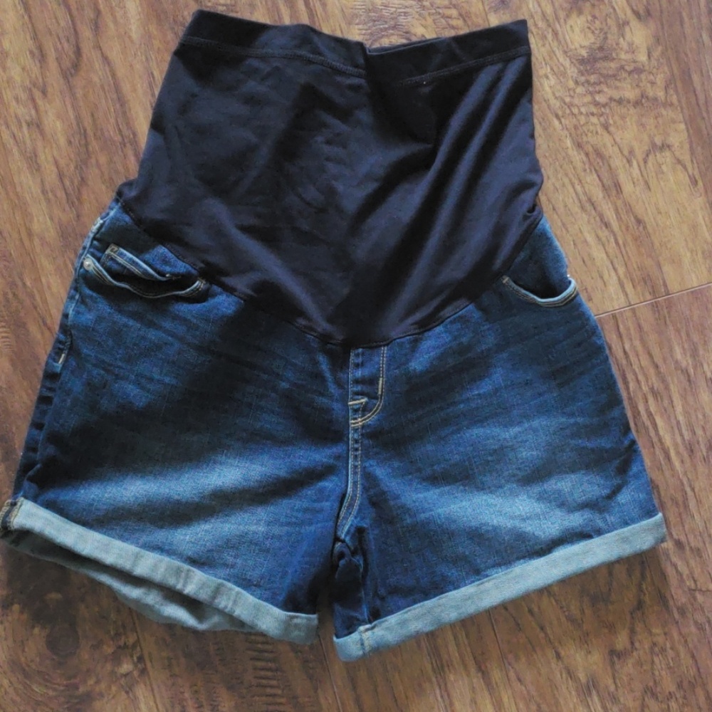 Liz lange maternity midi shorts
